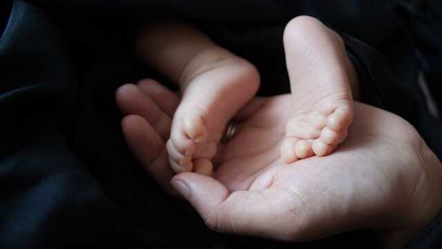 Уродженка Кіровоградщини народила та покинула малюка у закинутій споруді: дитина померла