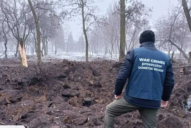 Окупанти "Ураганами" та фугасами обстріляли Покровськ: є влучання у житловий масив