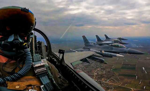 "Німеччина тут не ключова": Кулеба про передачу Україні винищувачів F-16