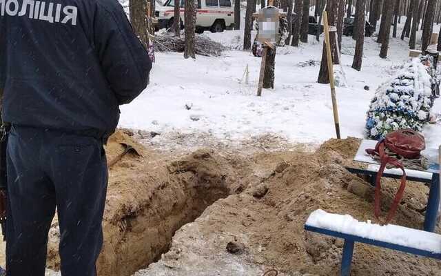 В Ізюмі ексгумували тіло чоловіка, який загинув під час ворожого обстрілу