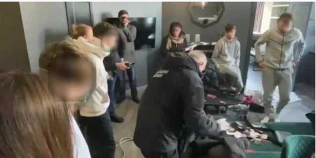 Вручення повісток учасникам вечірок у Києві: у військкоматі пояснили, чому це не покарання