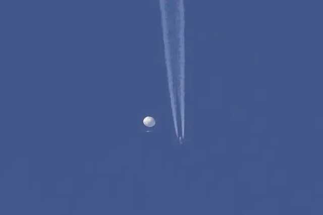 У США збили китайську кулю-розвідник у небі: Пекін висловив "сильне невдоволення"