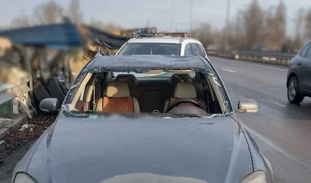 У Києві водій під наркотиками їздив машиною без лобового скла