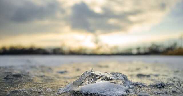 Одежда тянула ко дну: в Бердичеве под лед провалилась беременная женщина