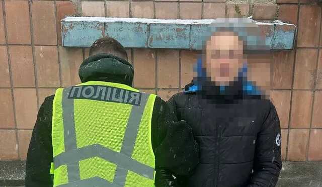 У Києві затримали чоловіка, який біля банкомата вирвав з рук пенсіонерки гроші