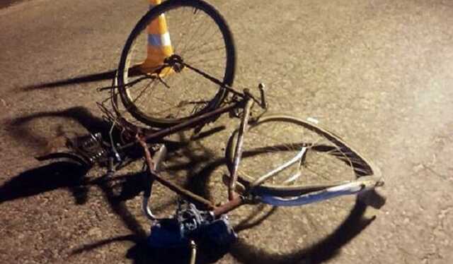 На Чернігівщині автівка на смерть переїхала лежачого велосипедиста