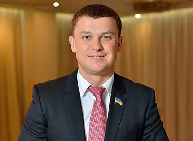 Скандальний одеський депутат Кисловський закурив просто на засіданні міськради