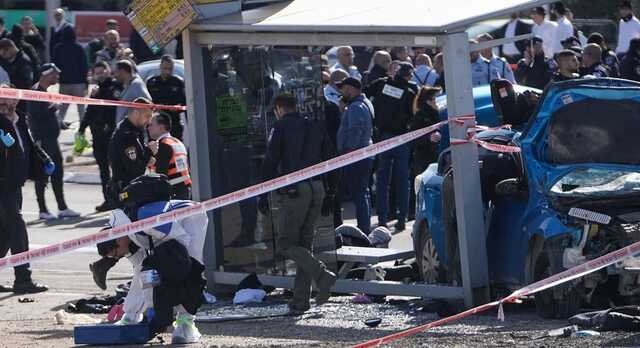 У Єрусалимі автомобіль врізався в автобусну зупинку: є загиблі