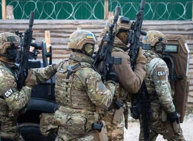 СБУ на Луганщині затримала зрадника, який допомагав окупантам грабувати українців