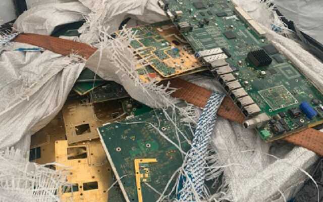 Волынских таможенников подозревают в контрабанде драгоценных металлов