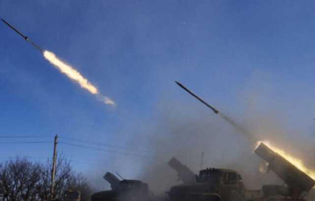 Окупанти накрили Херсон вогнем із артилерії: під завалами підприємства загинув чоловік