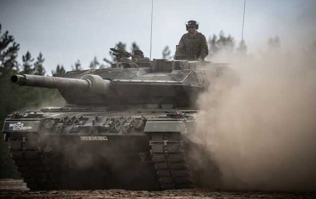 Українські військові розпочали навчання на танках Leopard у Німеччині