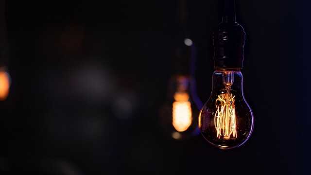 Українцям можуть відключати світло точково: названо проблемні регіони