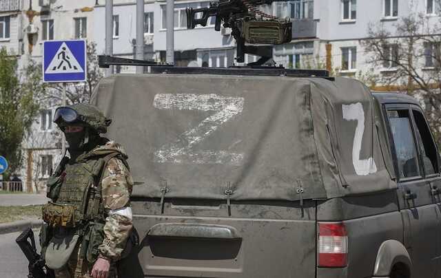 Війська РФ продовжують окопуватися в Криму: риють траншеї вздовж доріг