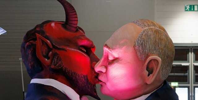 "Путин целуется с чертом" и "президент-вампир": в Германии готовятся к карнавалу