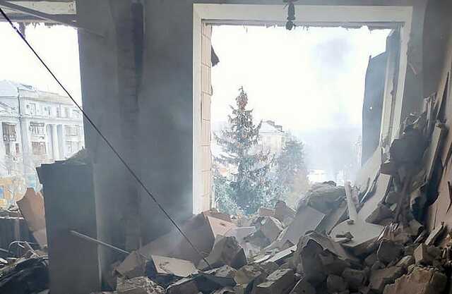 З’явилися фото зруйнованої будівлі міськради Бахмута