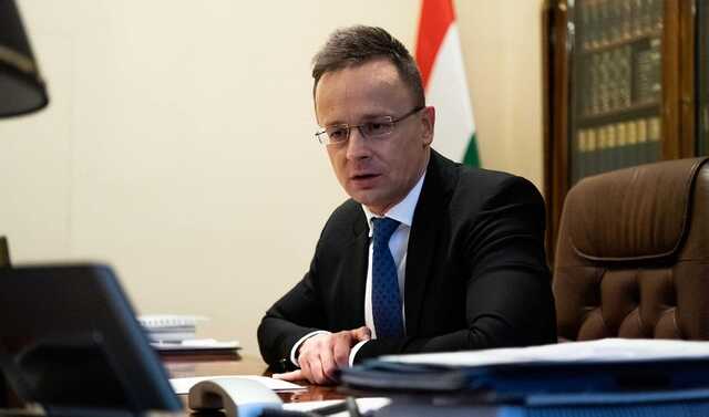 Глава МИД Венгрии попытался оправдать свой визит в Минск