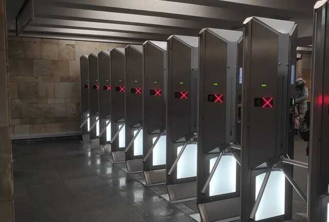 У метро Києва відновили продаж паперових QR-квитків після технічного збою