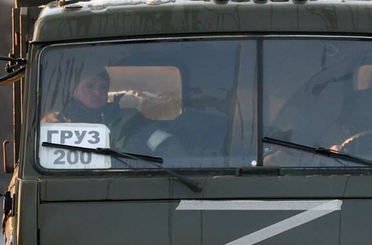 Нескінченний потік "вантажу 200": шокуюче відео з аеропорту Новосибірська