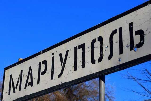 Нічні вибухи у Маріуполі. Є влучання в склад та місце базування росіян