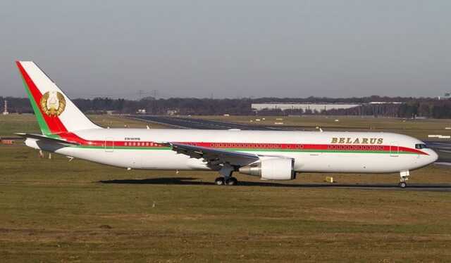 Лукашенко не выпускают в Беларусь: самолет диктатора совершил подозрительный рейс