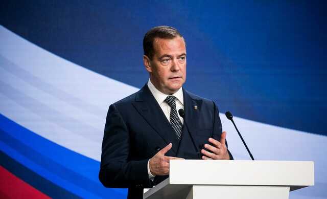 Медведєв запропонував "відсунути загрози РФ" до кордонів Польщі й анонсував переговори