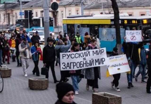 "Світло переможе темряву": у Молдові активісти "повісили" Путіна