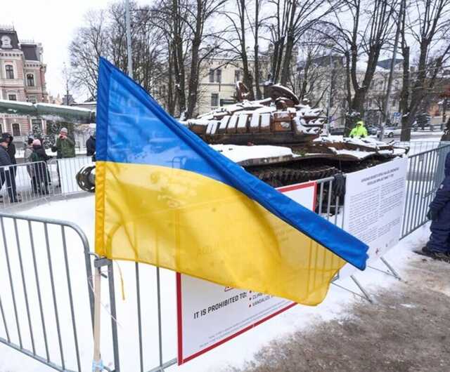 У Латвії відкрили виставку підбитих в Україні російських танків у "знаковий" момент