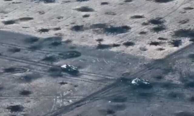 Два російські танки "самоліквідувалися" біля Вугледару: момент потрапив на відео