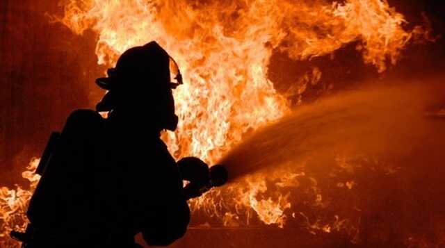 У Києві спалахнула масштабна пожежа на проспекті Бандери