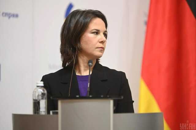 "Закінчуйте цю війну": Бербок на саміті G20 звернулася до Лаврова