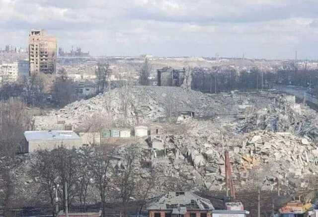 У мережі показали "мертвий квартал" Маріуполя: від будинків лишилося лише каміння