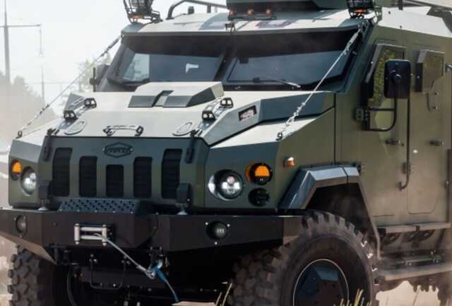 Український бронеавтомобіль "Варта" витримав підрив на міні та зберіг життя 10 воїнів