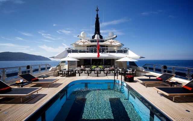 Антигуа та Барбуда продадуть яхту російського олігарха, яку знайшли покинутою