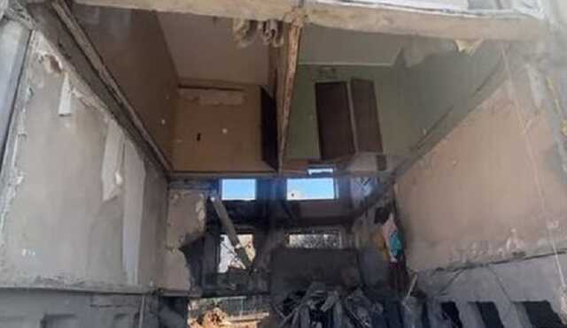 Российская авиабомба уничтожила подъезд дома в Бахмуте