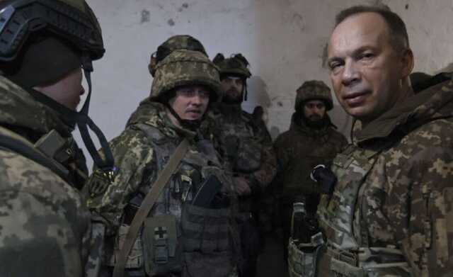 "Гордимся каждым воином": Сырский в Бахмуте вручил награды защитникам