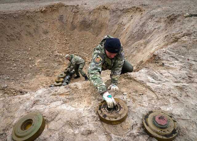 Замінована Україна. Коли все розмінують, скільки це коштує та хто такі “чорні сапери”