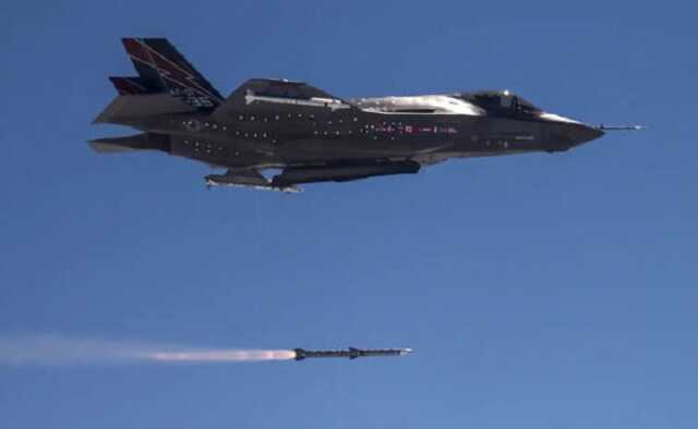 Українські літаки можуть почати оснащувати ракетами AMRAAM