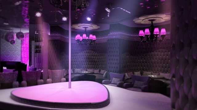 "Дуже весело?": у Кропивницькому жінкам видали повістки на чоловічий стриптиз