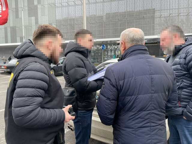 Посадовці Дніпровської мерії крали гроші на відновленні парків