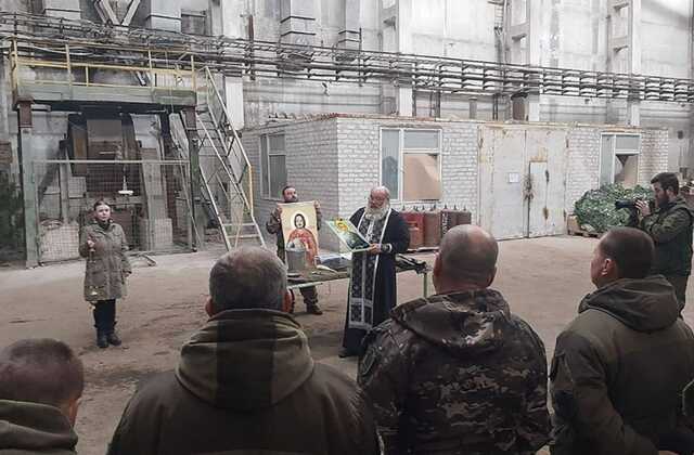 "Покровитель пушечного мяса". Российских мобиков отправляют на убой, благословляя иконой Стремоусова