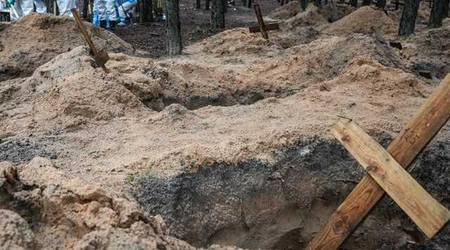 Під Ізюмом ексгумували тіло чоловіка, який загинув від обстрілу військових РФ