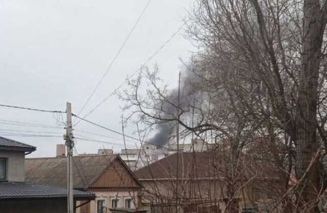 У Маріуполі вибухнув і згорів приватний будинок: окупанти кивають на ППО