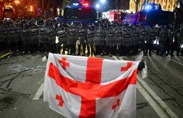 В столице Грузии протестующие требуют отмены обязательной военной службы