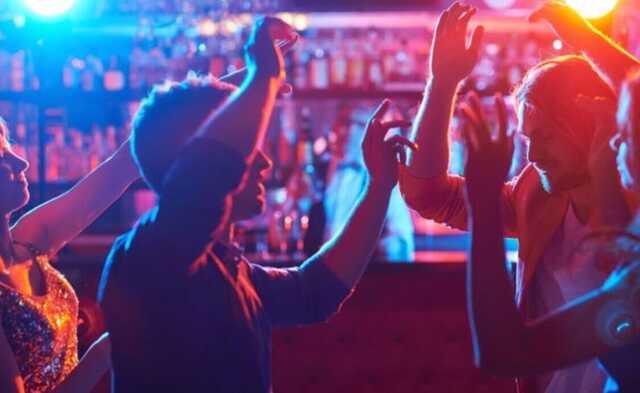 У Харкові військовослужбовці "відвідали" нічний клуб, відвідувачам виписали повістки