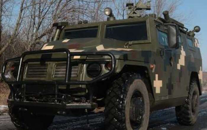 "Тигр надів піксель": 14 бригада показала трофейний броньовик ЗС РФ в українському камуфляжі
