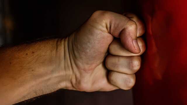 У Німеччині кавказець побив українського військового в одному з готелів