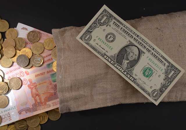 У России заканчиваются доллары, уже зафиксирован дефицит, – Гетманцев