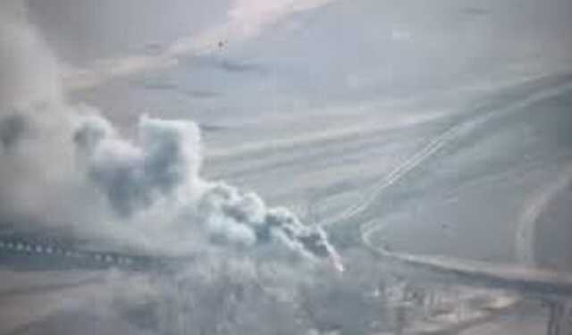 Дим стовпом: на Запоріжжі артилеристи ЗСУ знищили БМП і «КАМАЗ»