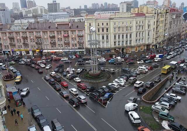 Київрада може перейменувати площу Льва Толстого на Українських Героїв